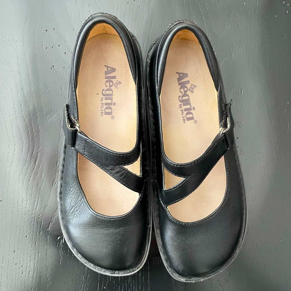 Alegria Mary Janes black